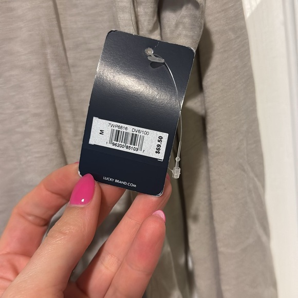 NWT lucky brand LS - Picture 3 of 7